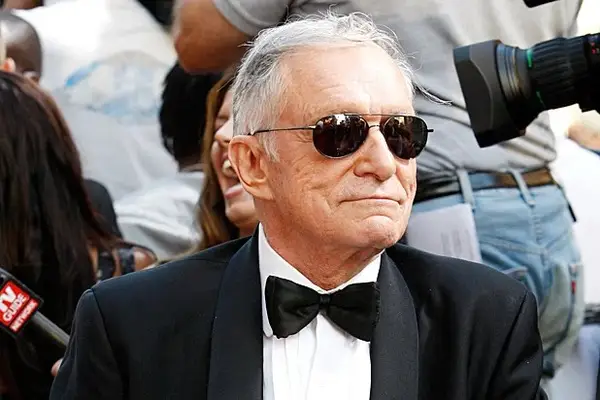 Ao longo dos anos, as mulheres e amigos de Hugh Hefner (foto)