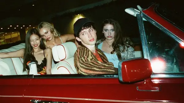 Il manuale di consegna e il carattere della serie HBO (foto))