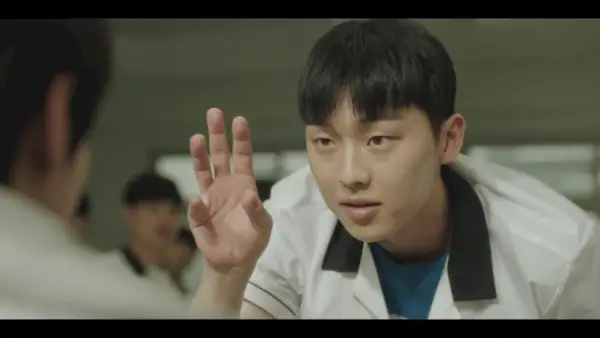 Héros faible classe 1 épisode 1