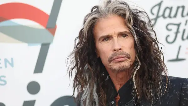 Steven Tyler d'Aerosmith accuse l'agression sexuelle des années 1970 pour une deuxième femme dans une nouvelle demande