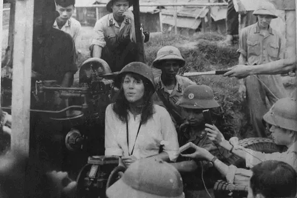 Jane Fonda appelle à faire une terrible erreur pour la photo de Hanoi Jane, mais a refusé d'être intimidé par la réaction violente