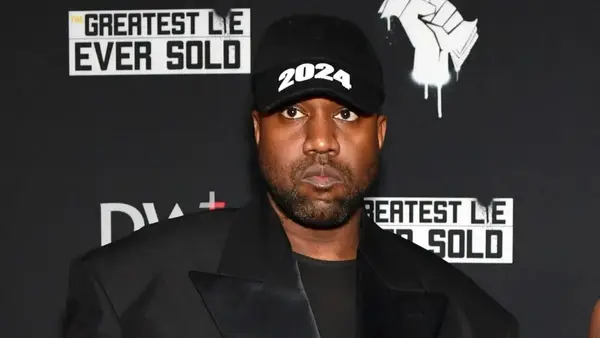 Kanye West interprète Travis Scott lors du concert de Rome (vidéo) sur scène