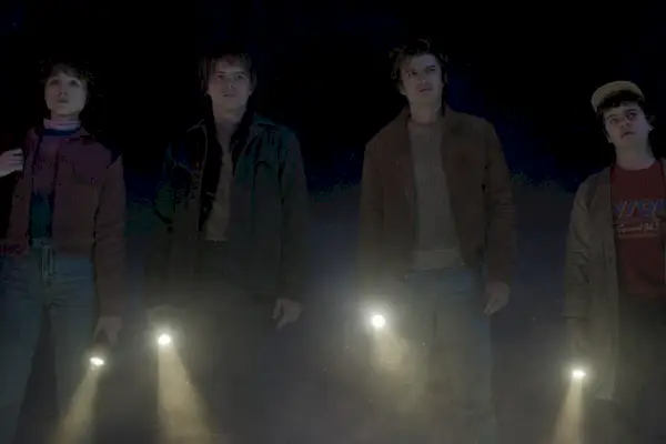 Explicação do final do episódio 5 da 5ª temporada de 'Stranger Things': Por que a Dra. Kay de Linda Hamilton realmente quer onze?