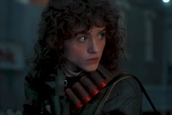 Nancy Wheeler (Natalia Dyer) luciendo como Rambo