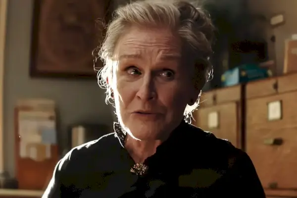 WAKE UP DEAD MAN: A KNIVES OUT MYSTERY, (auch bekannt als WAKE UP DEAD MAN, auch bekannt als KNIVES OUT 3), Glenn Close, 2025