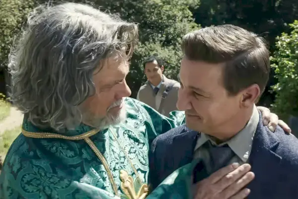 WAKE UP DEAD MAN: A KNIVES OUT MYSTERY, (auch bekannt als WAKE UP DEAD MAN, auch bekannt als KNIVES OUT 3), von links: Josh Brolin, Jeremy Renner, 2025