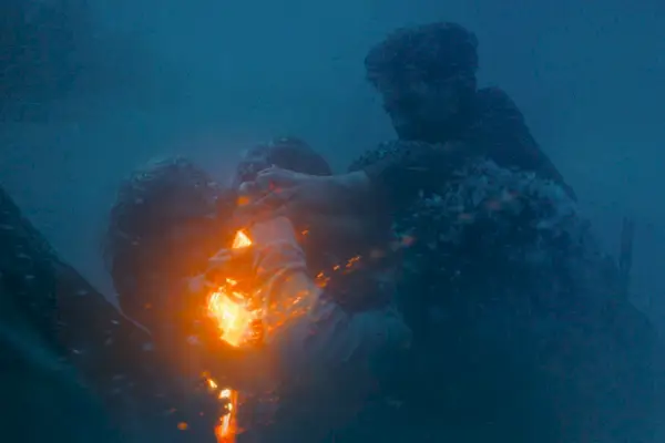 Rich (Arian Cartaya) hilft den Kindern, Pennywise zu besiegen