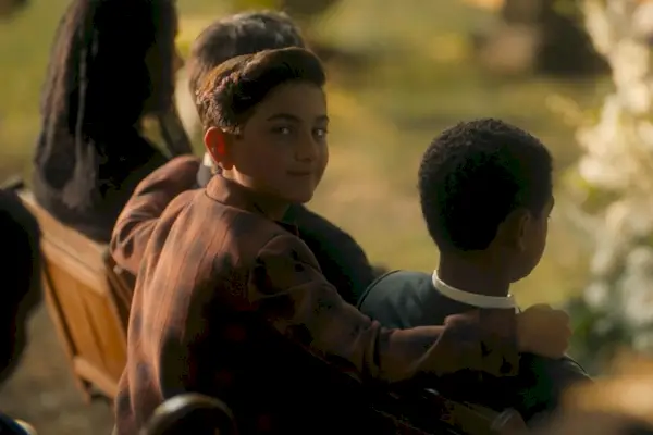 Rich (Arian S. Cartaya) bei seiner eigenen Beerdigung in