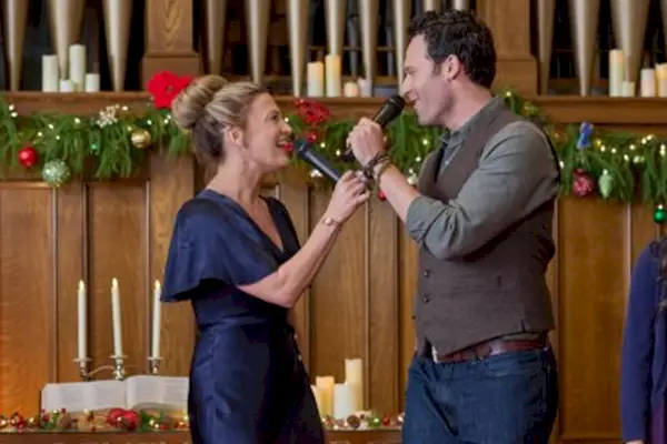 Transmítalo u sáltelo: ‘¡Oy to the World!’ en Hallmark Channel, en el que las religiones cristiana y judía se unen para una temporada navideña especial llena de música, comunidad y amor.