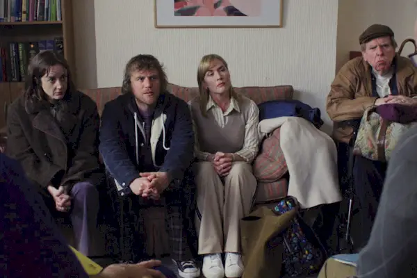 Transmítalo o sáltelo: 'Adiós junio' en Netflix, un llorón navideño dirigido y protagonizado por Kate Winslet