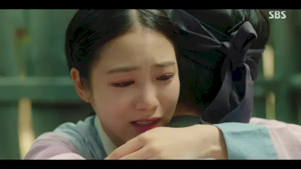 Shin Ye-eun y Ryeoun en The Secret Romantic Guesthouse: Episodios 9-10