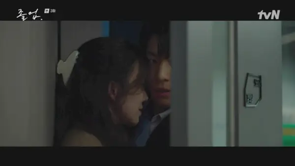 El romance de medianoche en Hagwon: Episodios 3-4