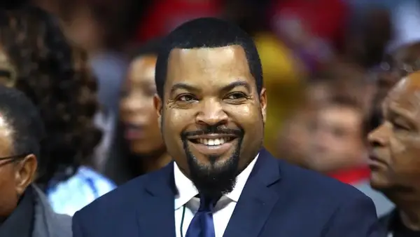 Elon Muschus começa uma luta inútil com cubos de gelo, o rapper cuida da passagem do Twitter