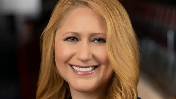 Debra Oconnell atua como um presidente interino do ABC News depois que Kim Godwin foi libertado