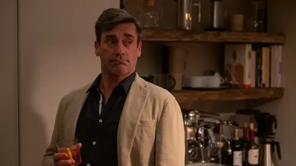 Jon Hamm concordou em homenagear mulheres sem um roteiro ou um acordo a favor de Kristen Wiig