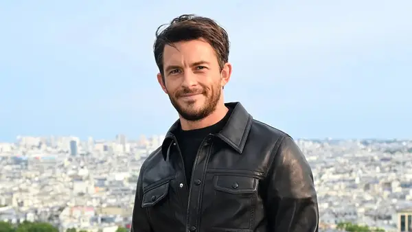 Jonathan Bailey si unisce alla linea malvagia -up come fiirero