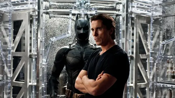 Christian Bale se moque de jouer à nouveau Batman lorsque Christopher a organisé Nolan