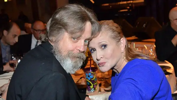 Star Wars a coûté à Mark Hamill la tâche principale d'Amadeus, mais il est heureux que le réalisateur ait dit que le droit à mon visage