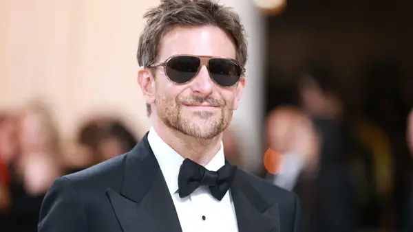 Bradley Cooper dice che il postumi di una sbornia lo farebbe per il momento