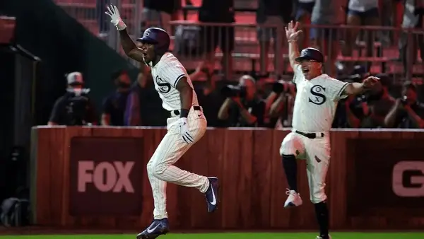 Debra Wing Player a quitté sa propre ligue après la sélection de Madonna