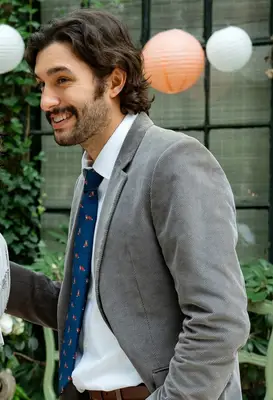 Alexander Koch plays Duncan in 