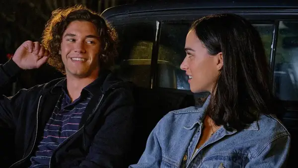 Come le stelle hanno già sviluppato la loro relazione sullo schermo per l'adattamento di Netflix durante il viaggio