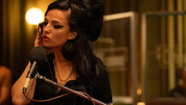Como você pode assistir Black Back: o filme envia Amy Winehouse ou em cinemas?
