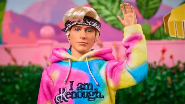 La versión de Ken de Ryan Gosling, de la película Barbie, está recibiendo una muñeca