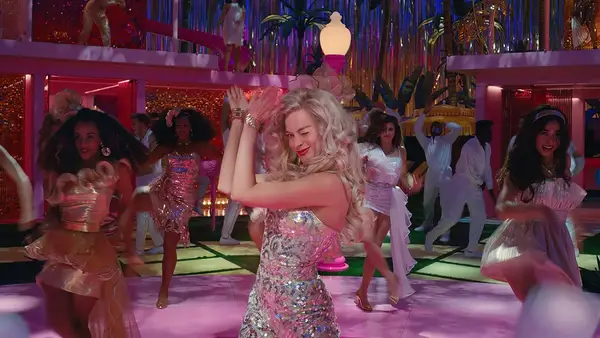 Dua lipa se aproximou da dança à noite como se fosse para fazer a cena quando eu fiz isso