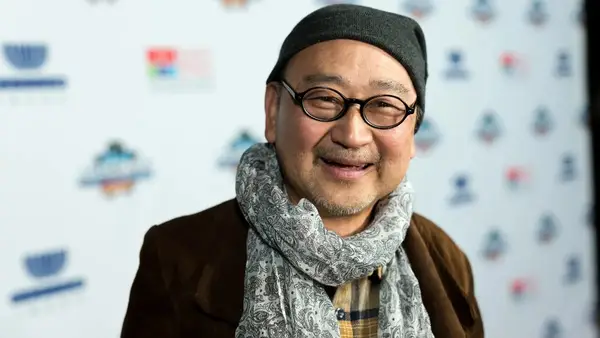 Gedde Watanabe dice di non aver considerato il suo personaggio di sedici candele quando ha filmato: non è così strano?