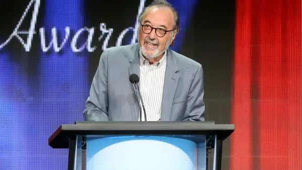 Il primo film di James L. Brook in 13 anni nel 20 ° secolo con Emma Mackey e Albert Brooks per parlare di stelle