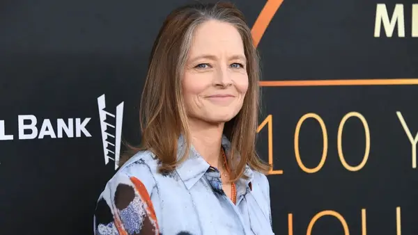 Le persone felici di Jodie Foster parlano dei loro corpi all'età di 61 anni: stavo aspettando di essere oggettificato per tutta la vita