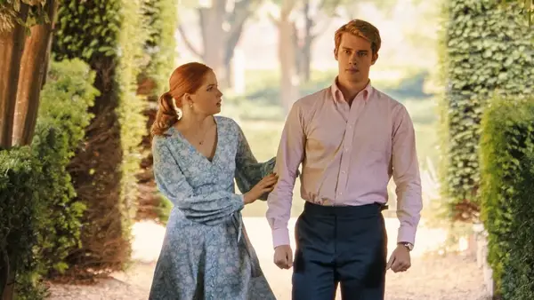 Ellie Bamber as Princess Bea in 