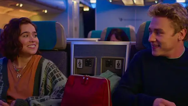 Love at First Sight. (L to R) Haley Lu Richardson as Hadley Sullivan and Ben Hardy as Oliver Jones in Love at First Sight. Courtesy of Netflix © 2023