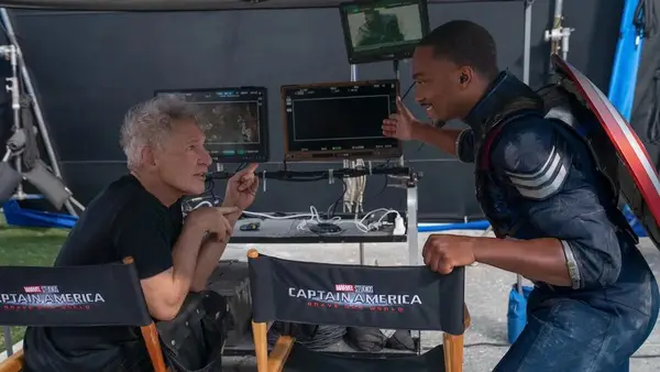 Harrison Ford e Anthony Mackie ride sulla foto di Captain America 4 con il titolo Brave New World