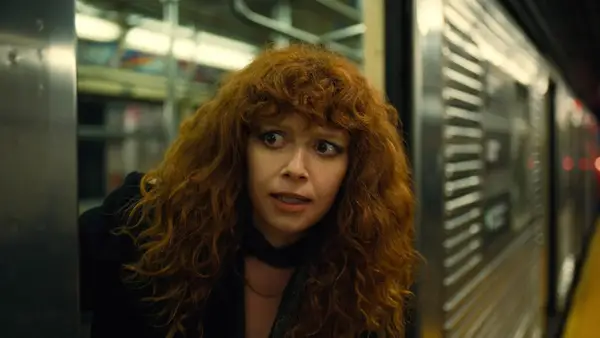 A estrela da boneca russa, Natasha Lyonne, diz que Marlon Brando a ajudou a ver Hollywood pelo que era