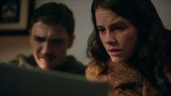 Dave Franco explique pourquoi il n'a pas été sélectionné comme l'intérêt amoureux de sa femme Alison Brie pour quelqu'un qui s'est rencontré plus tôt (vidéo)