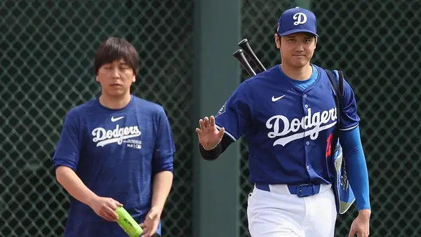 O Lionsgate Studios está começando a nomear o NASDAQ enquanto Starz continua