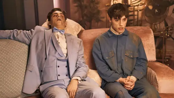 Revisão do garoto Lonet no mundo: a comédia de zumbis sem cérebro apresenta muito a costa do cotovelo