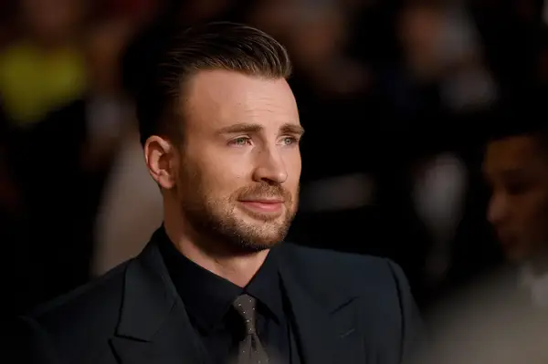 O irmão de Chris Evans defendeu o relacionamento de Big Bro com Alba Baptista neste verão (vídeo)