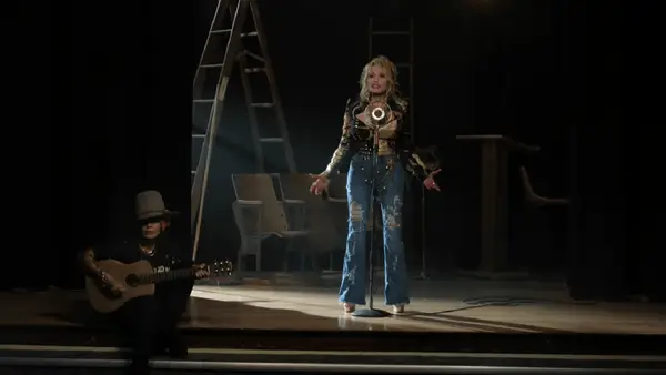 Dolly Parton deja la portada de 4 canciones de Non Blondes What’s Up? Con guitarra de Linda Perry (Video)