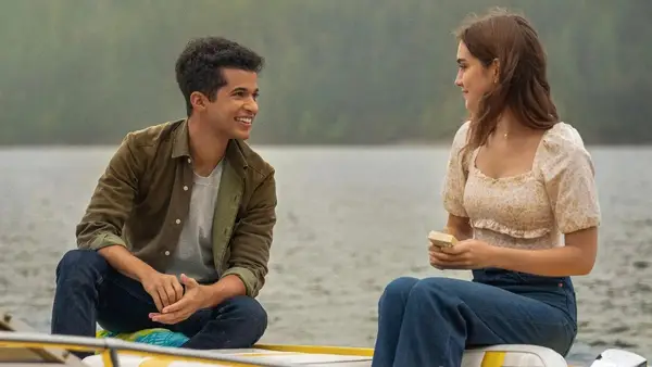 Jordan Fisher and Talia Ryder in Netflix