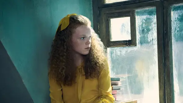 Alexa Goodall plays Nina in 