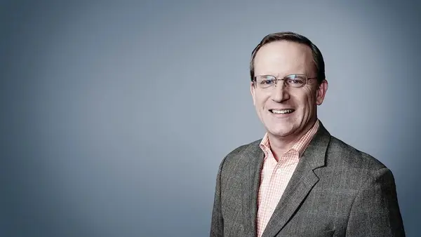 A ex -NBC e o diretor da CNN Michael Bass, acusado de agressão sexual pelo antigo estágio em 1996