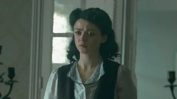 Maisie Williams as Catherine Dior in 