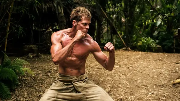 O garoto mata a entrega do mundo e a orientação dos personagens: Bill Skarsgards Wild Action -Film?