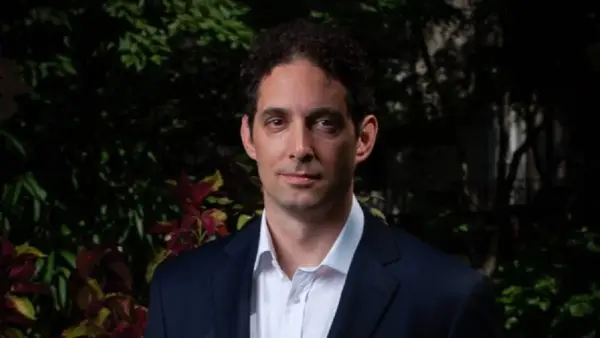 Ex-jornalista de Nova York Times Alex Berenson, no Twitter após a suspensão de informações incorretas da CoVVI-19