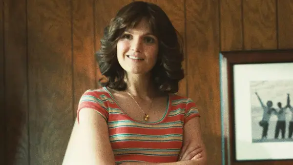 Hadley Robinson as Jeanie Buss (Photo credit: HBO)