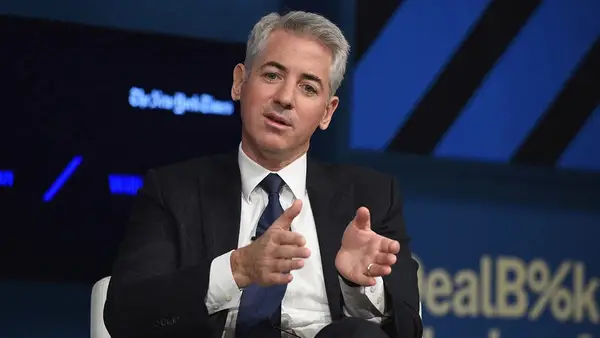 Bill Ackman minaccia nuovi iniziati per articoli per articoli che accusano sua moglie di plagio