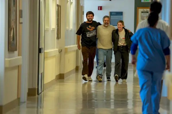 Cooper Raiff, Mark Ruffalo und Lili Reinhart in